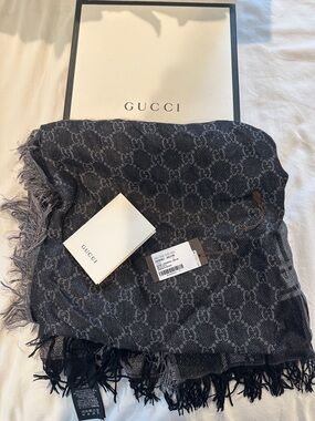 Gucci scarf shimmer sparkly Scarf 100% authentic